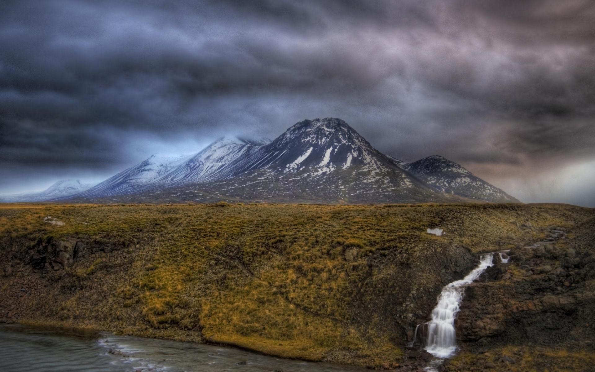 montagnes rivière cascade