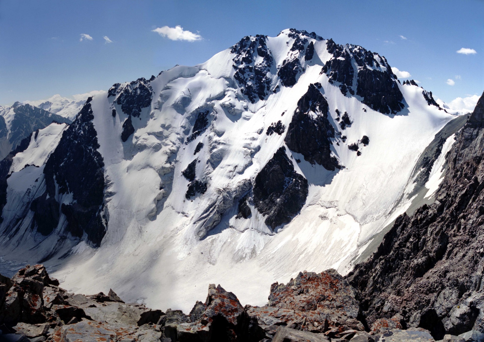 montagnes neige falaise