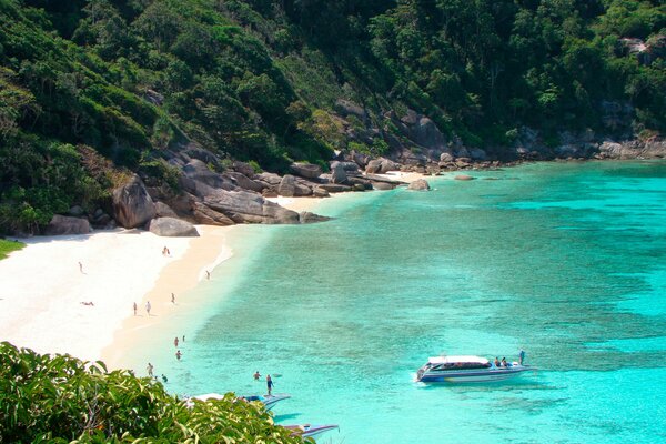 Azurblaues Meer Thailand weißer Sand