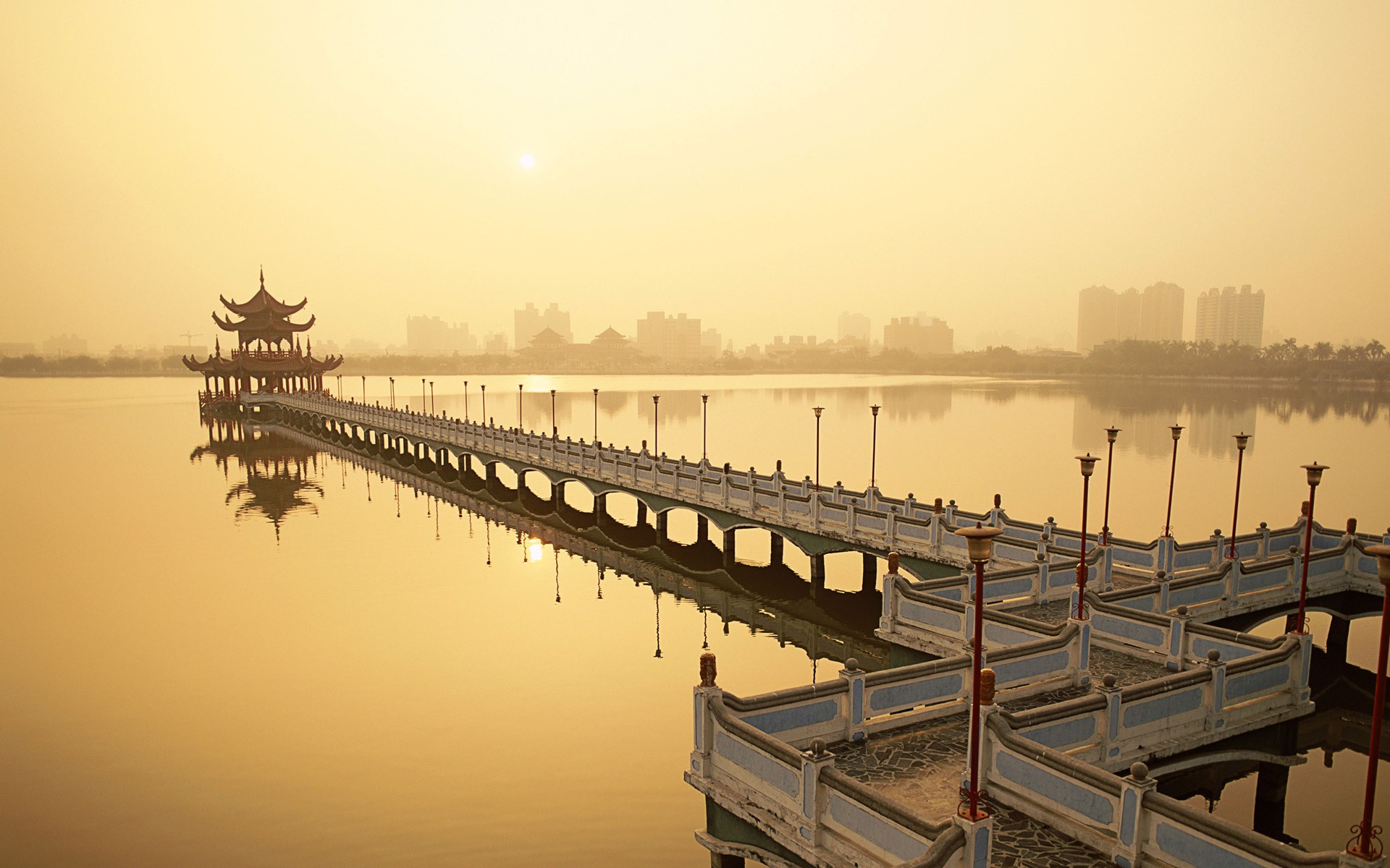 pont coucher de soleil eau