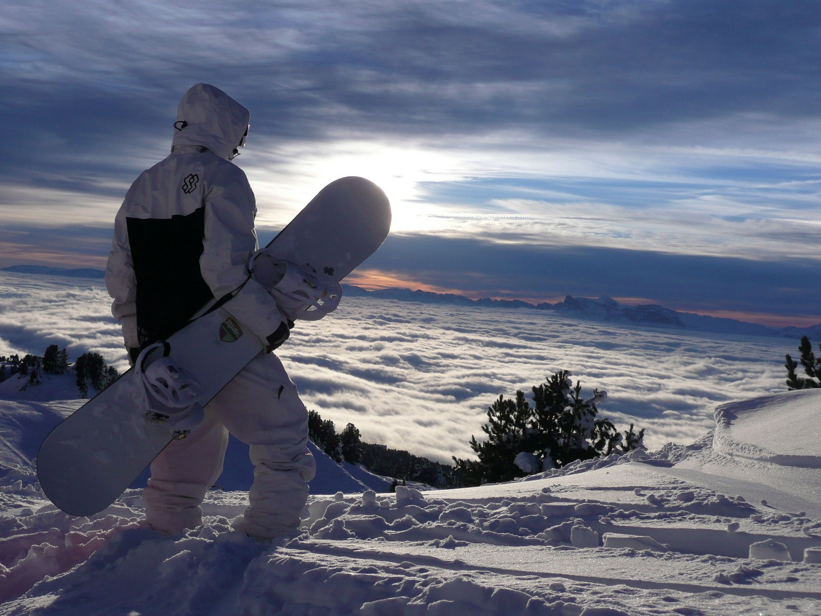 snowboard montagnes nuages pente