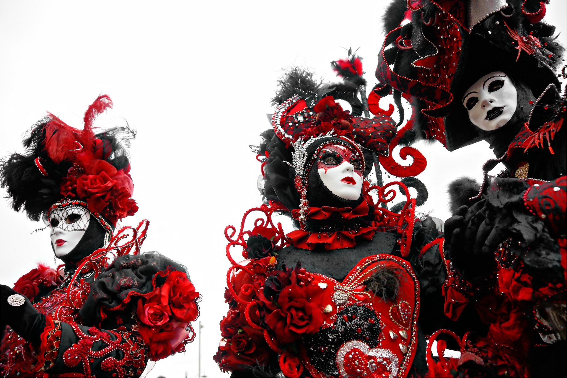 vacances carnaval masques rouge noir