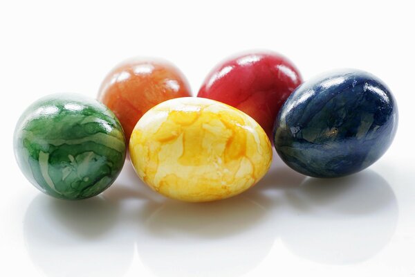 Five colorful eggs for the Easter holiday