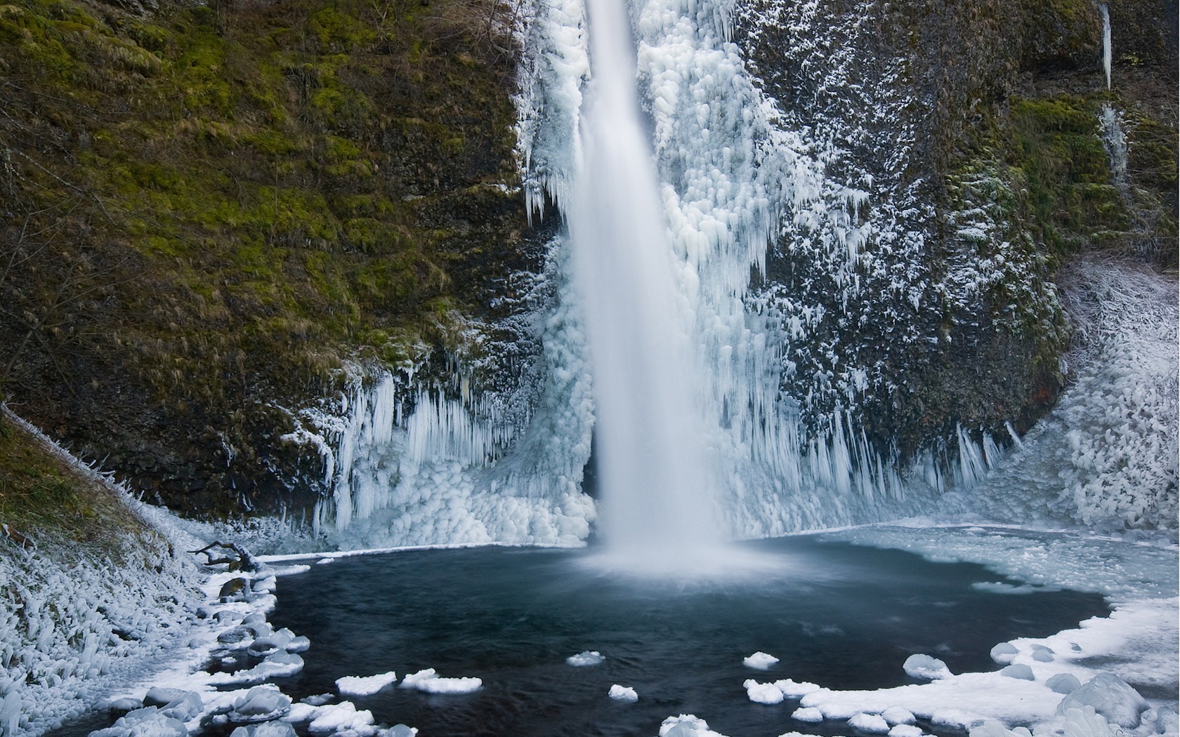 cascada hielo invierno