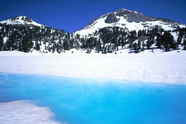 Winter mountains and river wallpaper