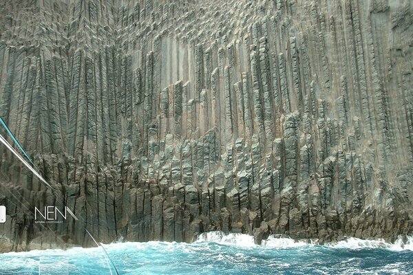 Waves were thrown against large rocks