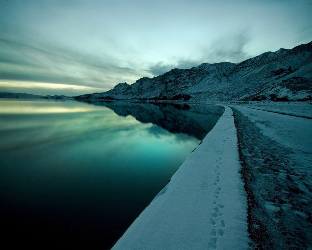 huellas agua nieve