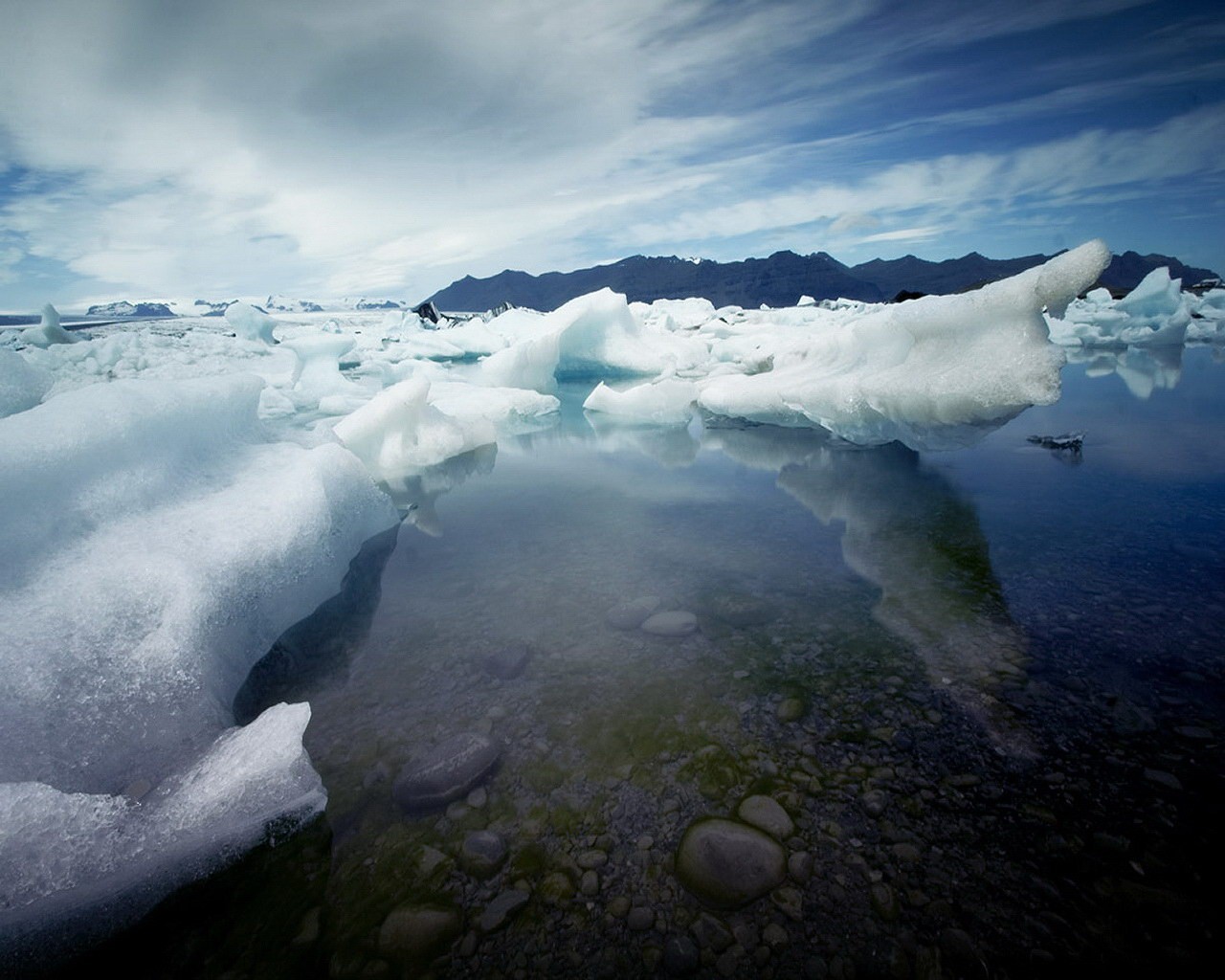 hielo piedras agua