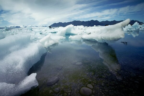 Surface de l eau couverte de glace