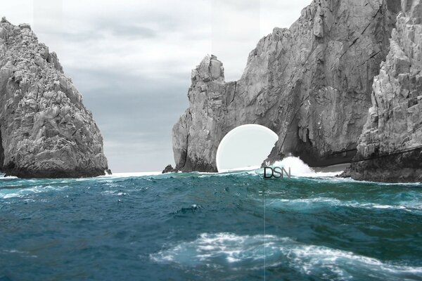 An unusual passage between sharp rocks