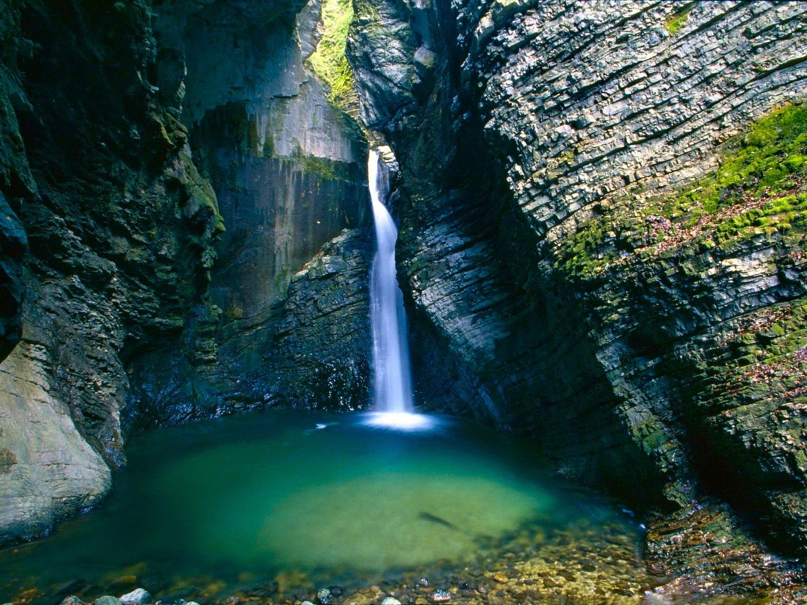 cascada piedras