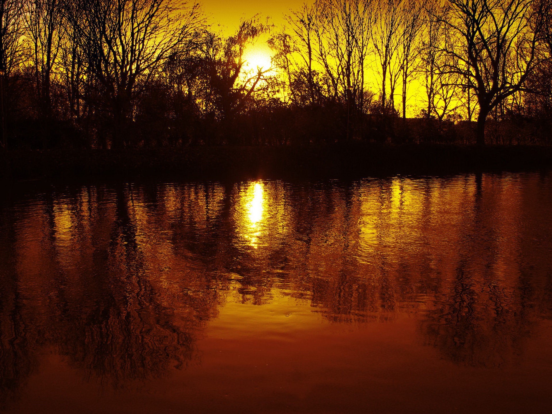 un reflection water