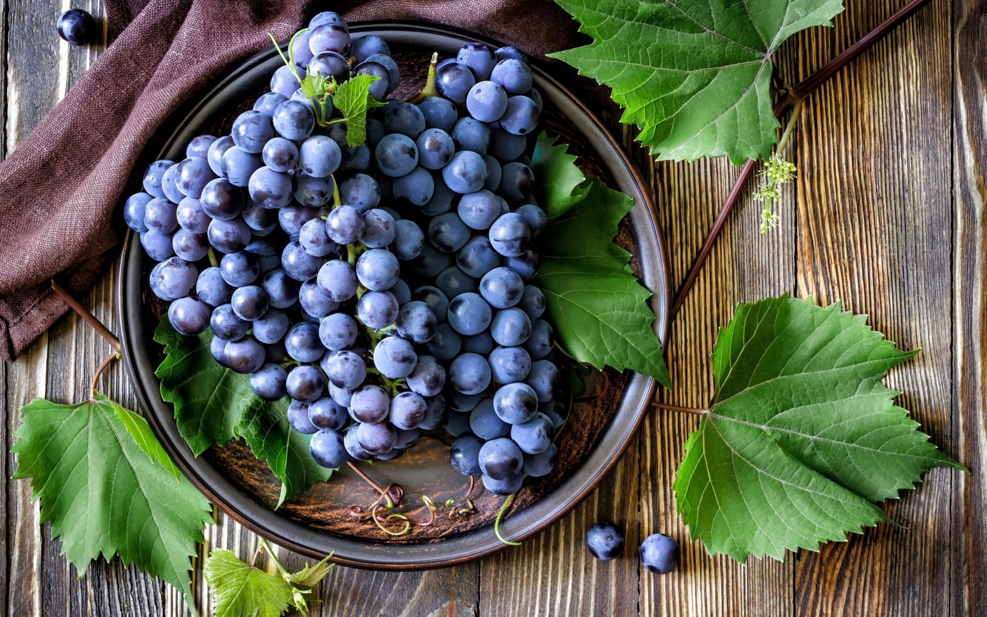 uva foglia grappoli piatto