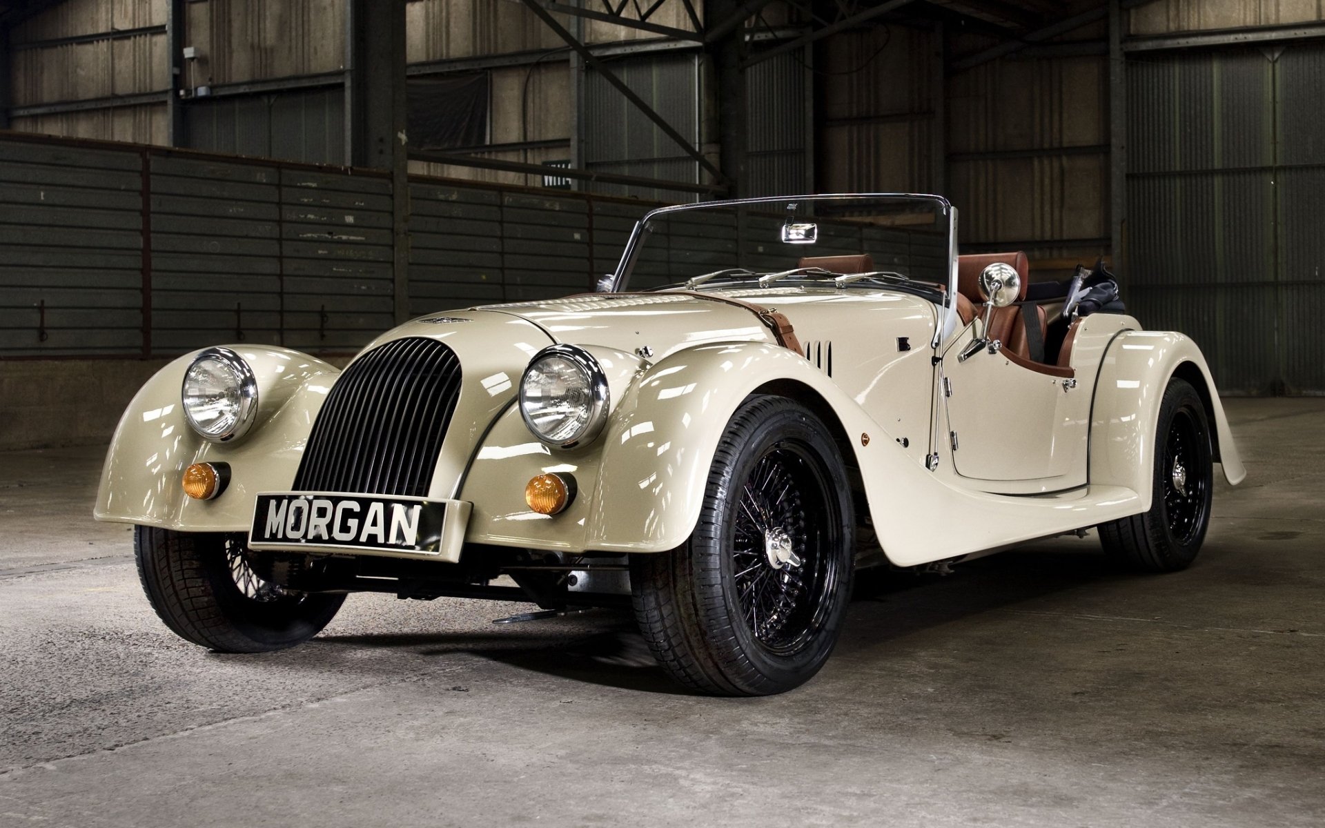 morgan roadster 2004 weiß front supercar hangar hintergrund