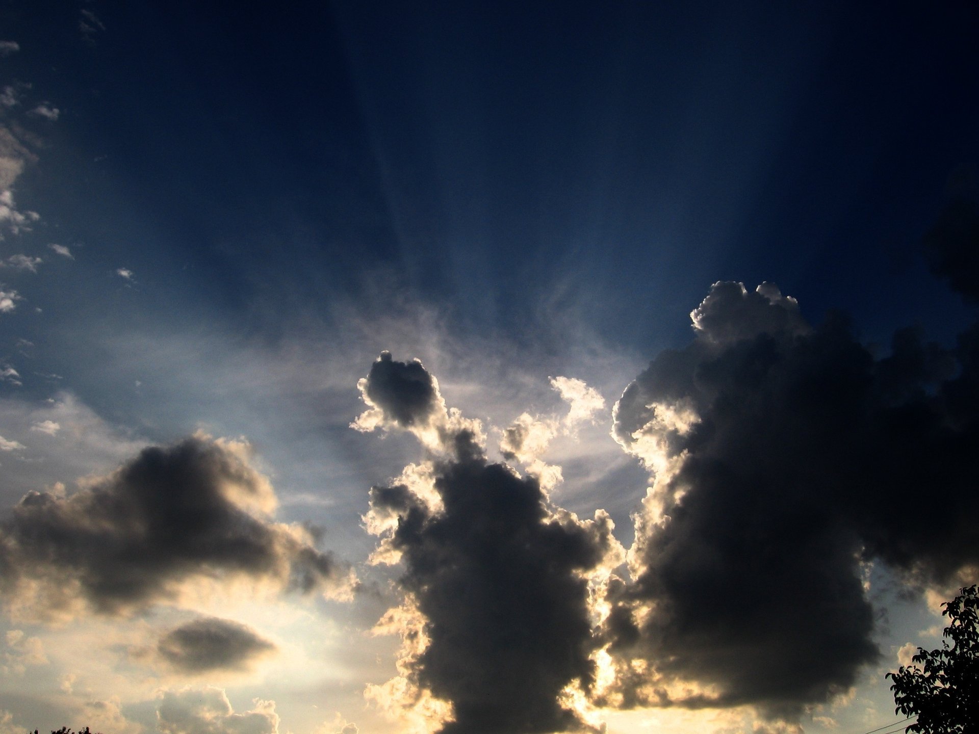 cielo nubes sol rayos