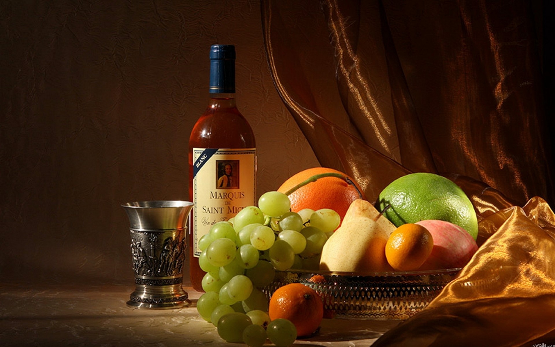 fruta botella vino cama