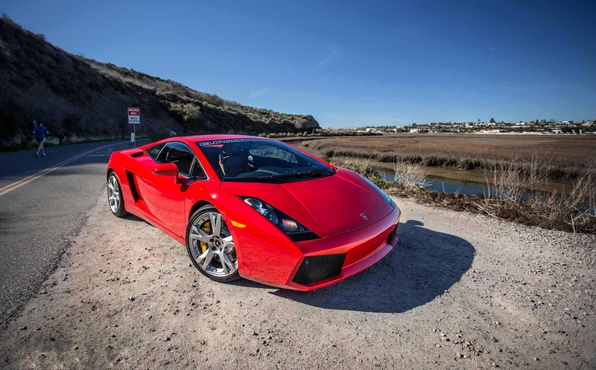 lamborghini gallardo lp540-4 rot lamborghini gallardo rot vorderansicht schatten straße markierung wegweiser