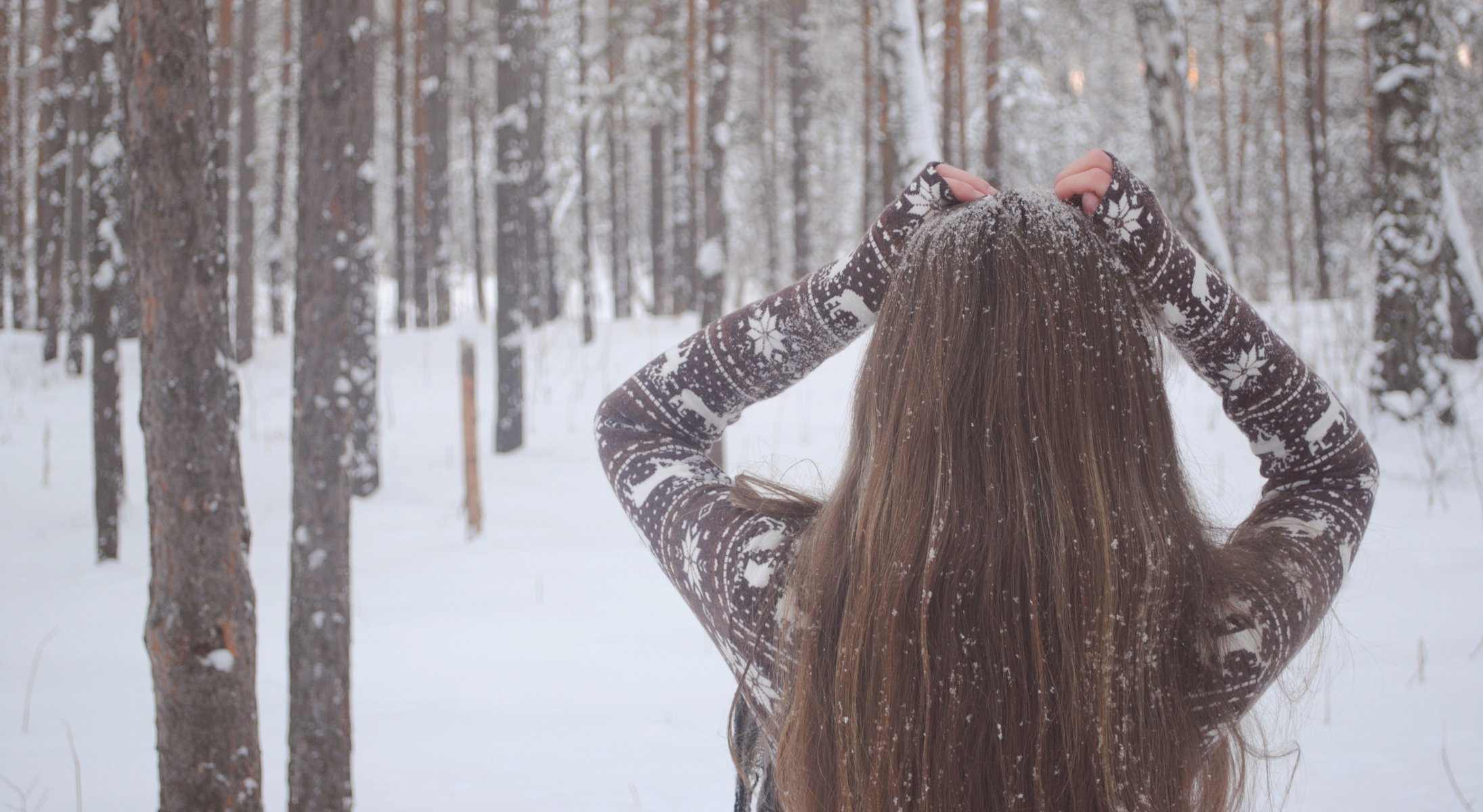 fille arbres neige hiver