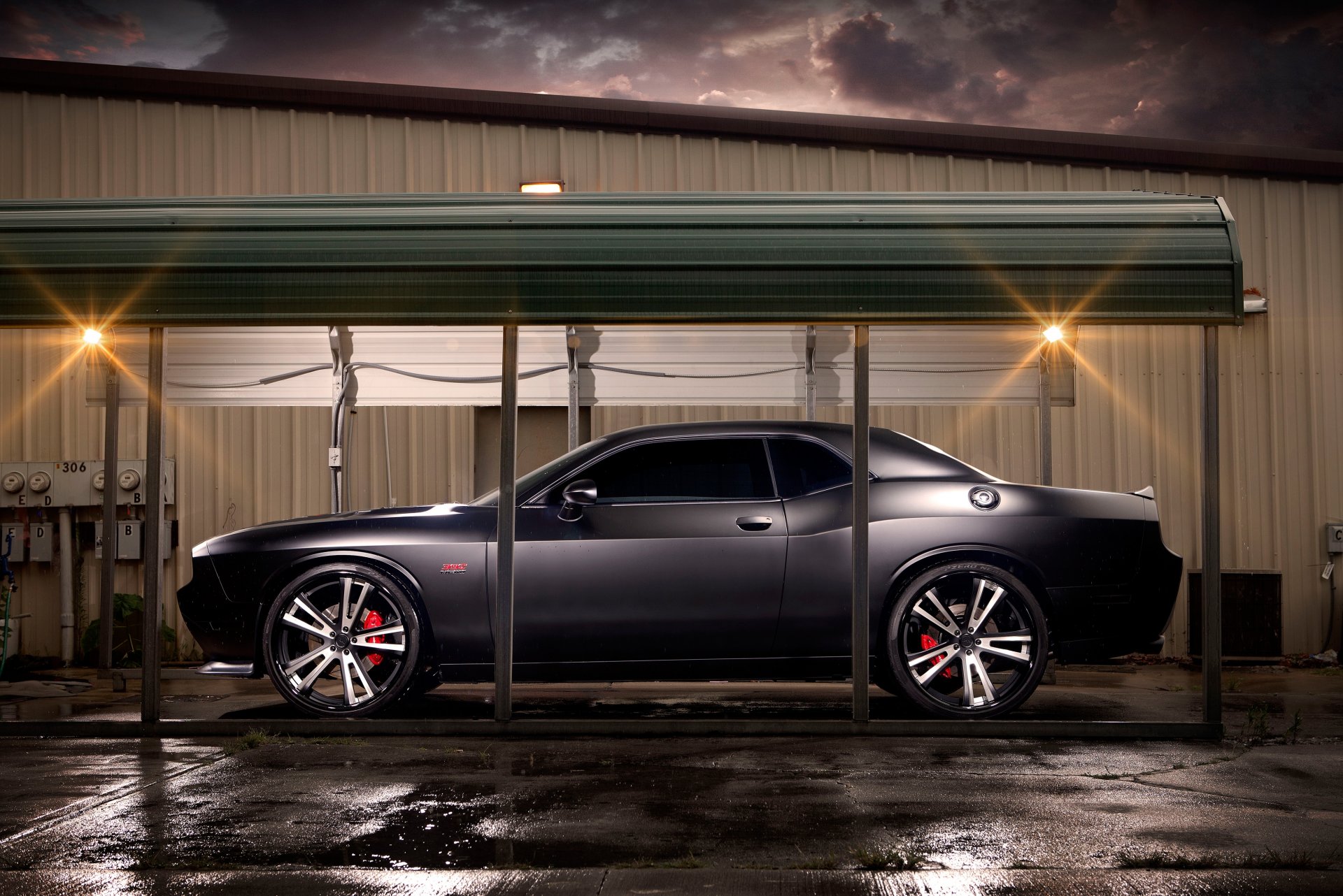 esquivar challenger auto coches tuning noche cielo nubes garaje