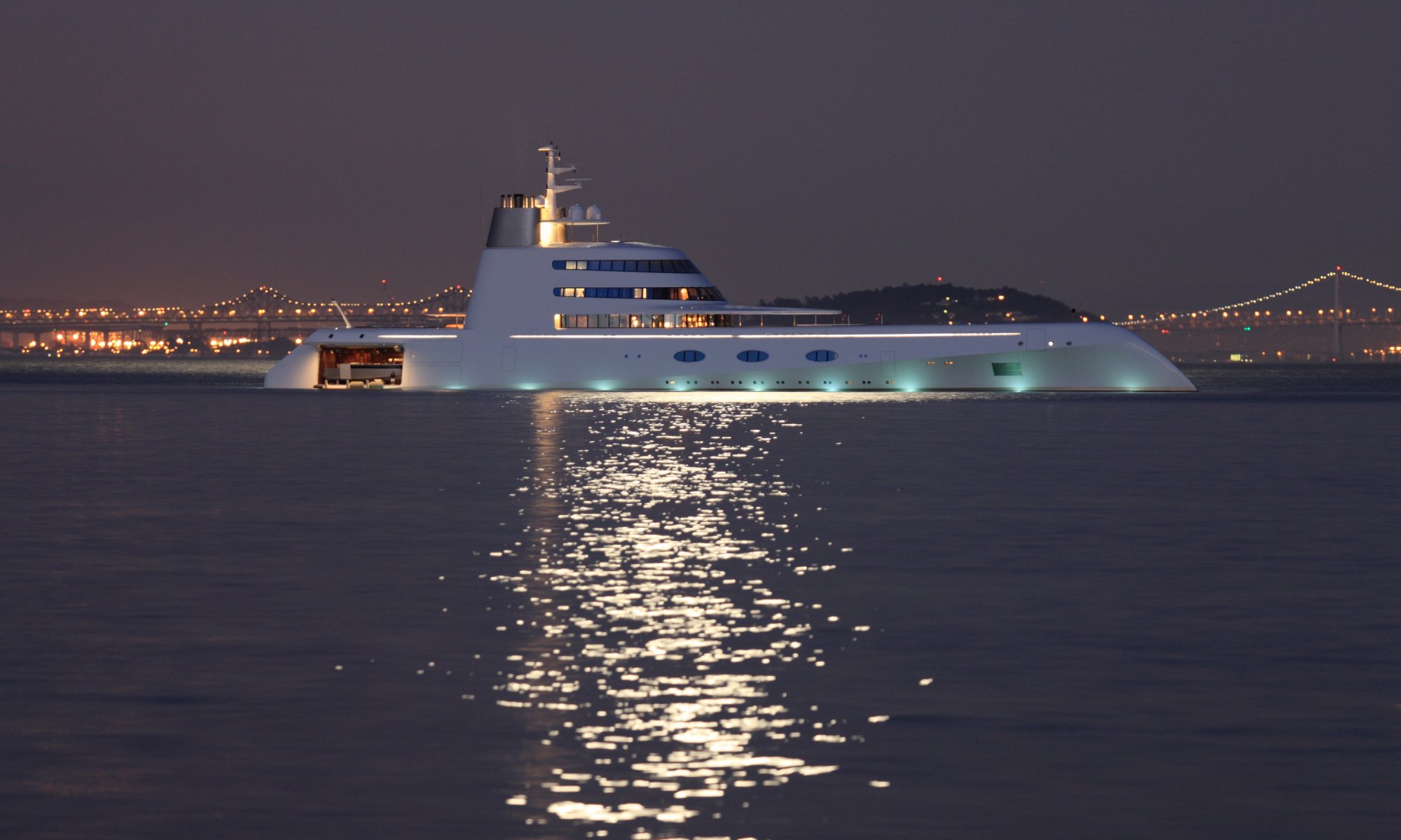 yacht a mega yacht super yacht naght mega yacht notte sera luci ponti montagna mare