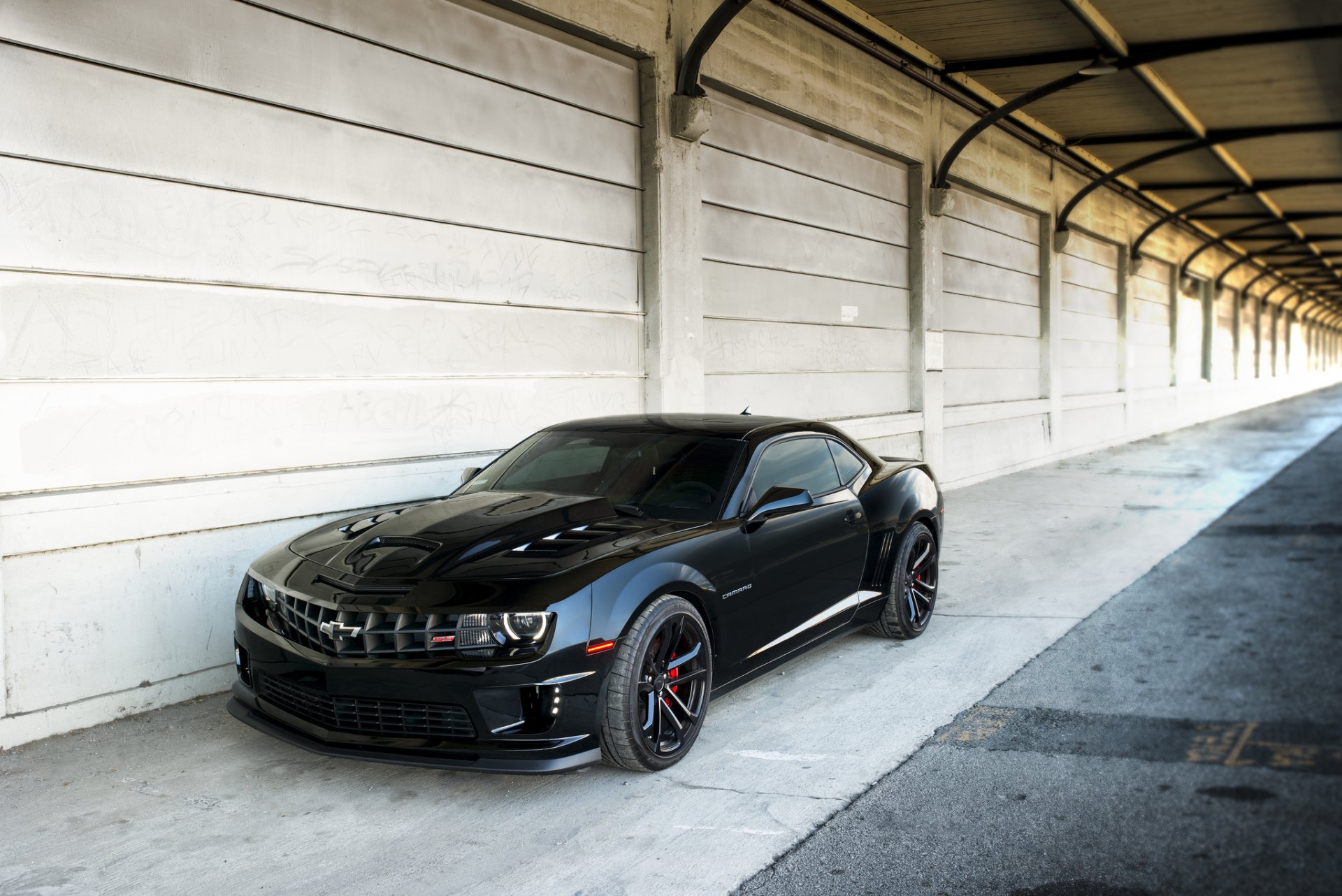 chevrolet camaro ss black wall chevrolet camaro running light