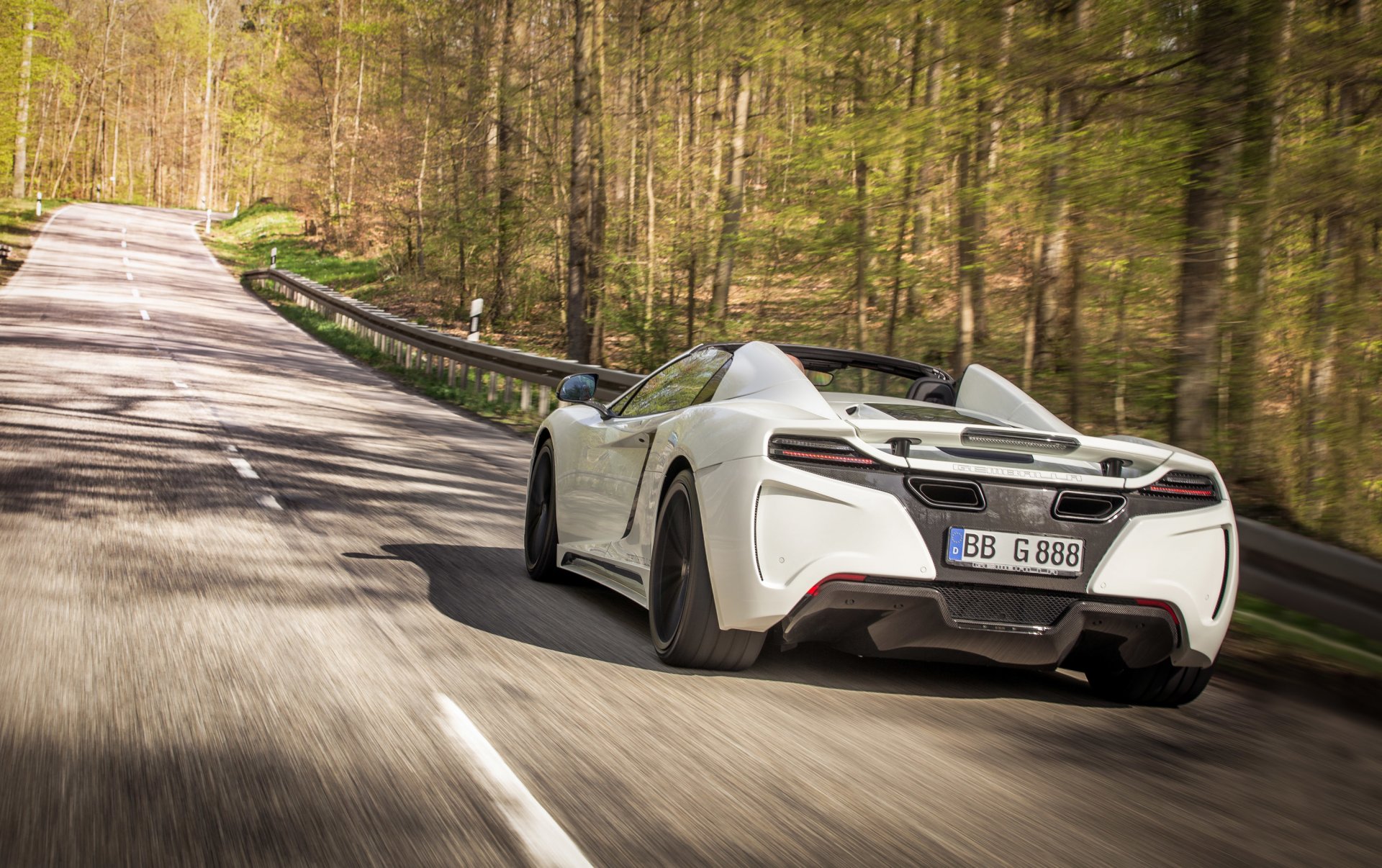 gemballa mclaren mp4-12c gt-araña coche blanco velocidad carretera árboles