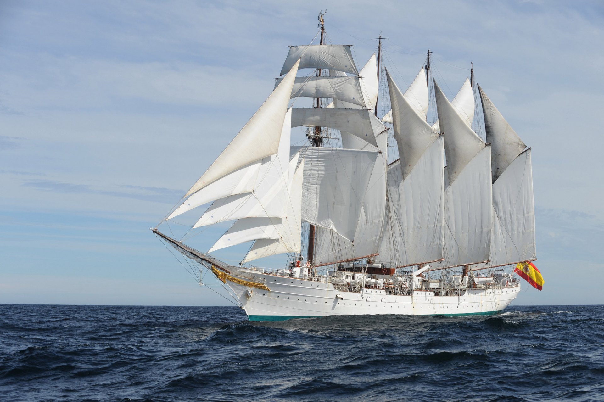 juan sebastián elcano a-71 statek szkoleniowy brygantyna morze fale