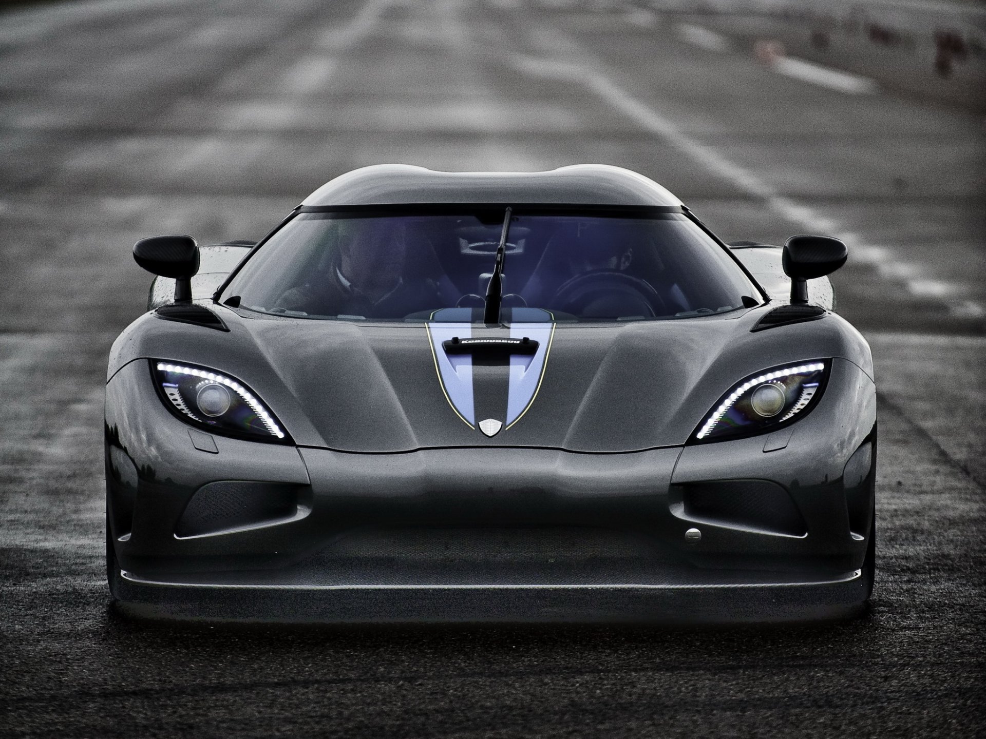 koenigsegg agera szary ciemny supersamochód hypercar