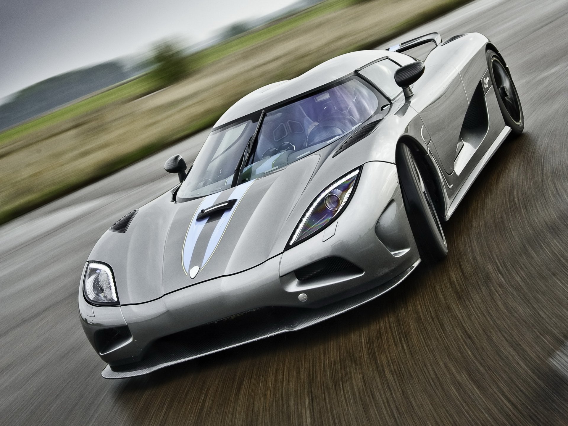 coche coche koenigsegg agera gris tráfico camino koenigsegg agera