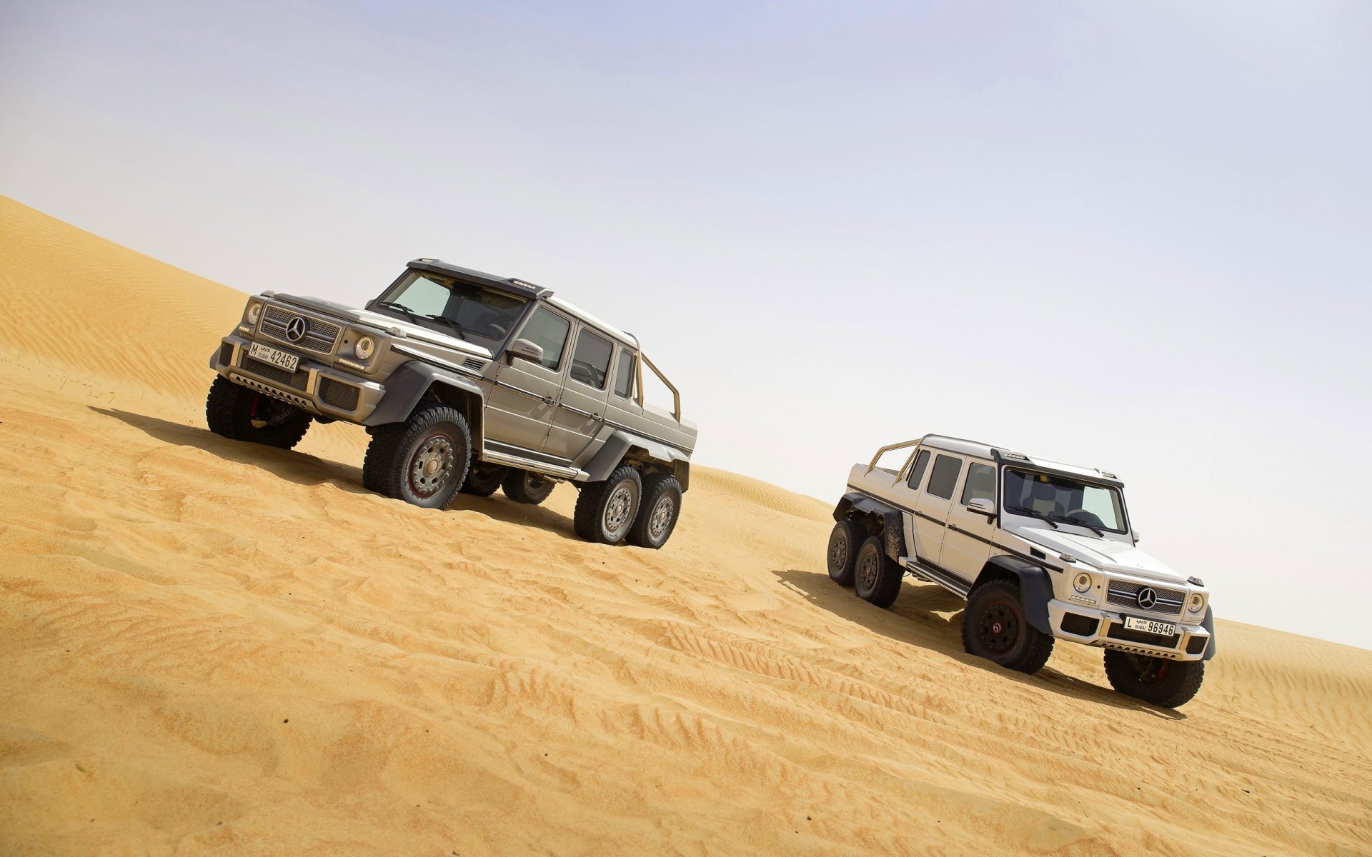 mercedes-benz g63 amg 6x6 piasek dwa biały szary suv