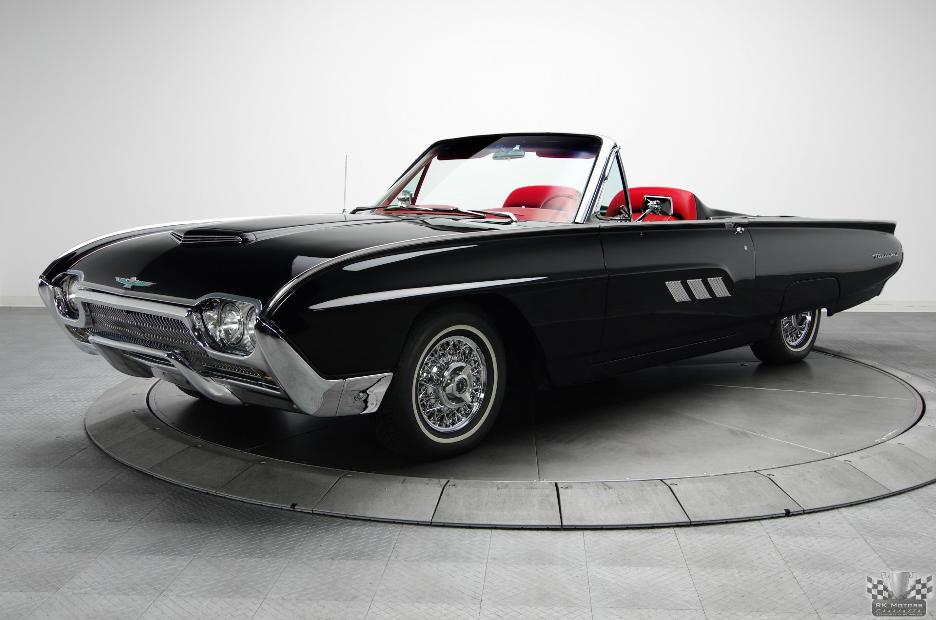 klassisches auto ford thunderbird cabrio 428 v8 schwarzer roadster 1963