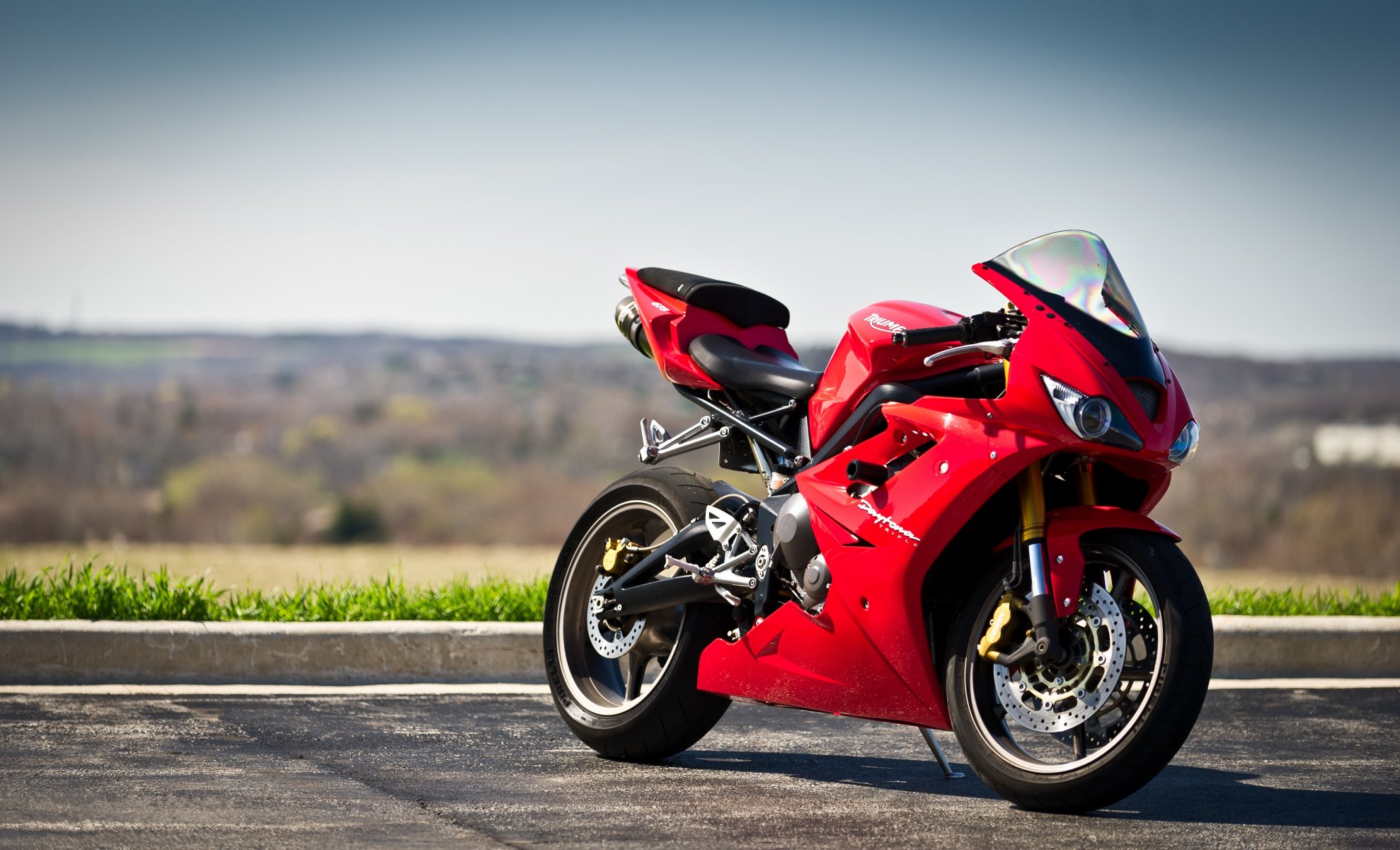 triumph daytona 675 rojo daytona rojo espiga hierba