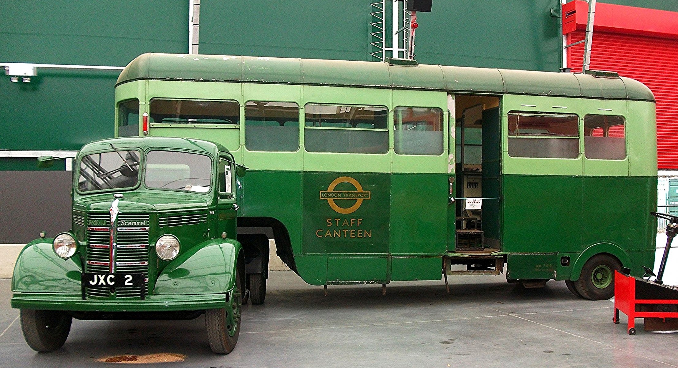 transporte de londres bedford / scammell autobús comedor 702b jxc 2 para el servicio de las tripulaciones de autobuses en los descansos