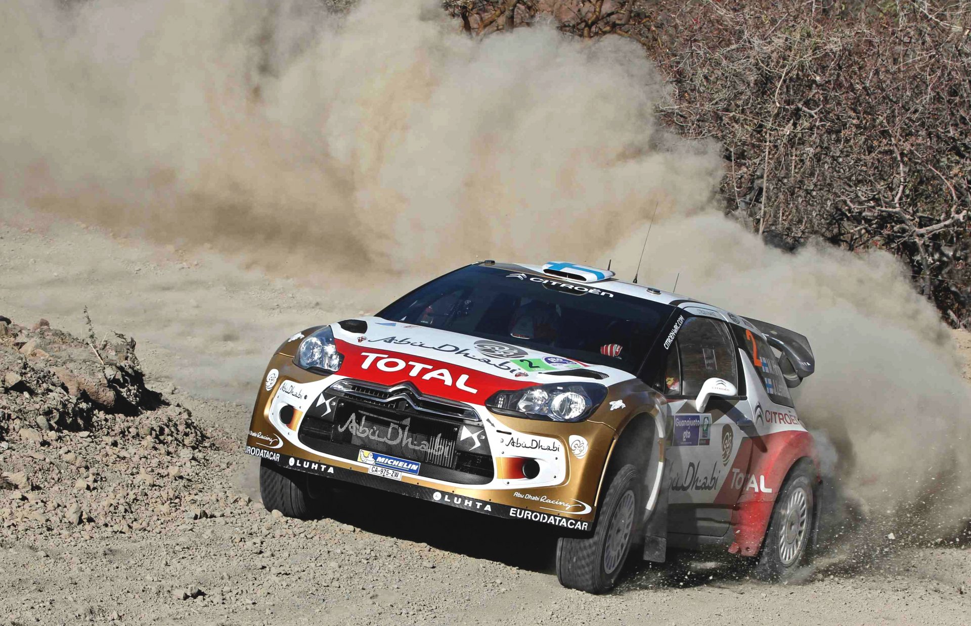 citroen ds3 rally wrc rally sport auto cofano anteriore fari da corsa citroen girare polvere