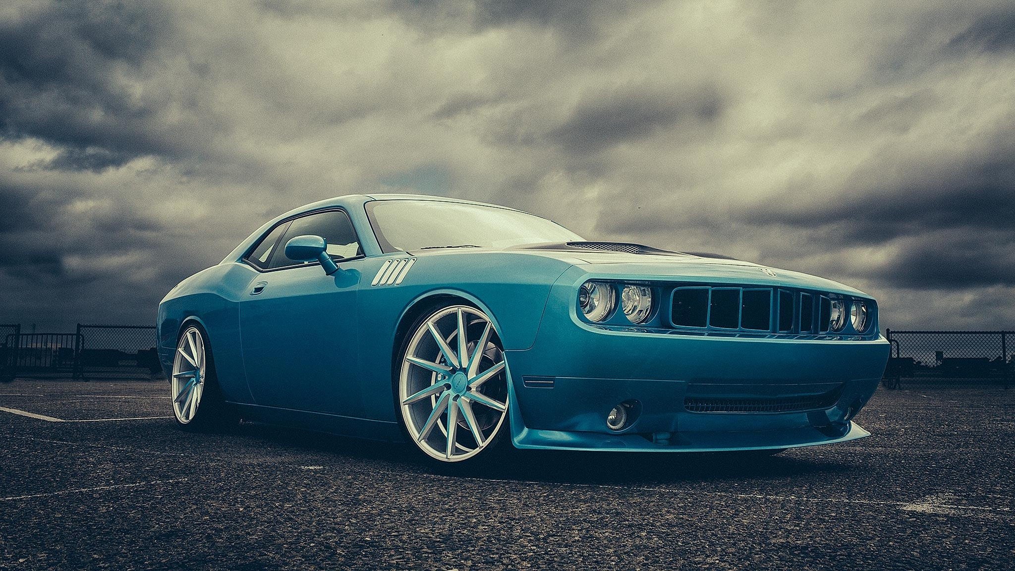 ausweichen challenger blau vorne muscle car vossen wheels dock ist weich und sauber dodge challenger muscle car