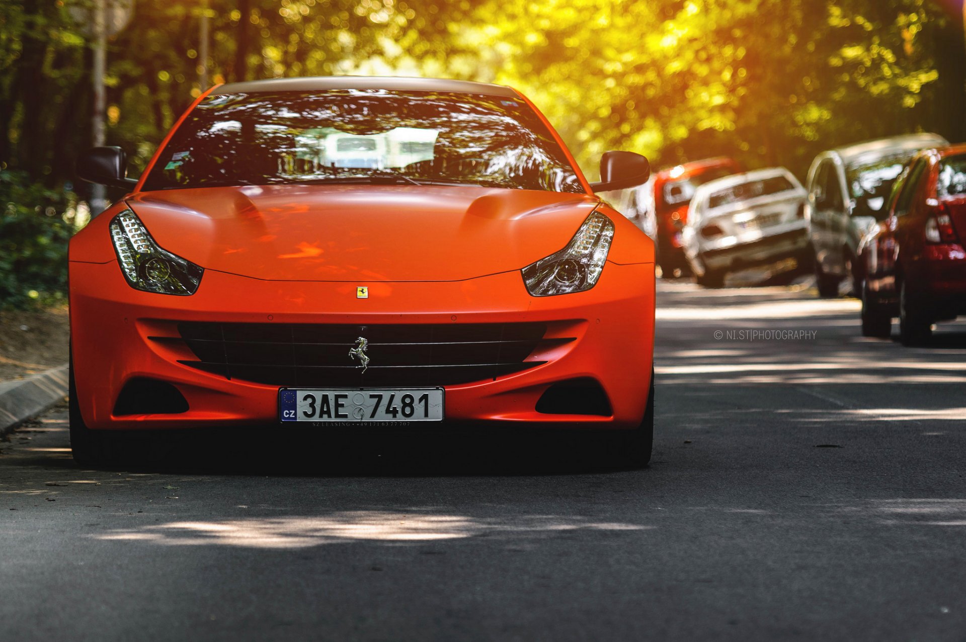 ferrari et au-delà rouge bokeh voiture belgrade serbie