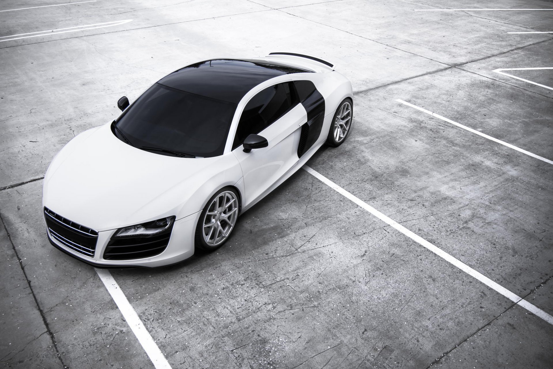 audi r8 bianco audi parcheggio