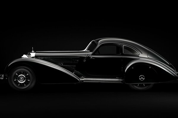 Samochód retro Mercedes-klasyka minimalizmu