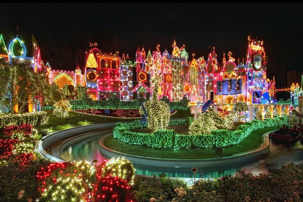 Schöner glühender Neujahrsgarten