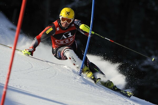 Ivica Kostelic Abfahrt auf Skiern