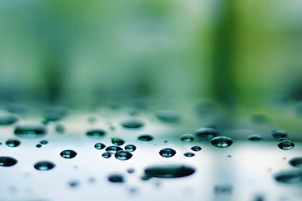 Gouttes d eau sur le verre en haute qualité