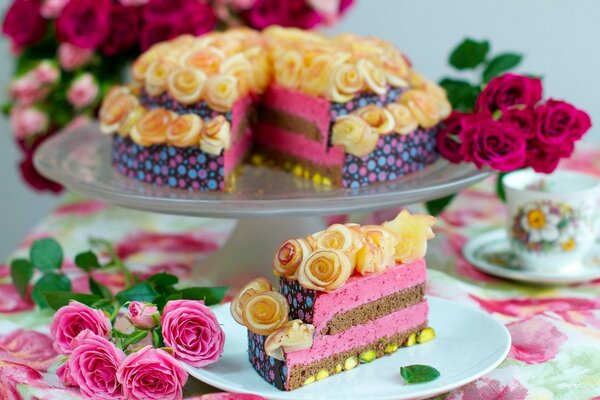 Gâteau d anniversaire avec des roses