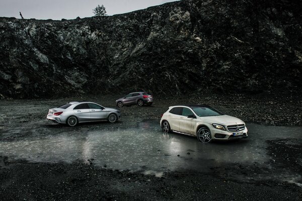 Дерзкие и современные mercedes-benz на карьере