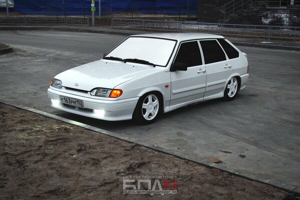 White lowered lada VAZ-2114