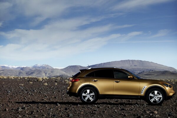 Wallpaper with golden infinity fx35 on a desert background