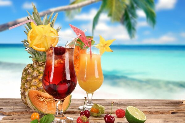 Cocktail de plage, cocktails sur fond de mer