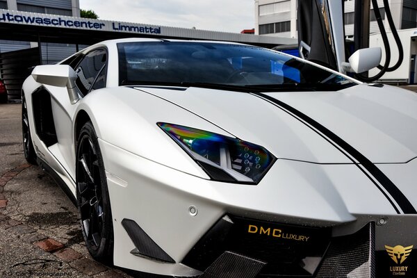 Voiture Lamborghini blanc