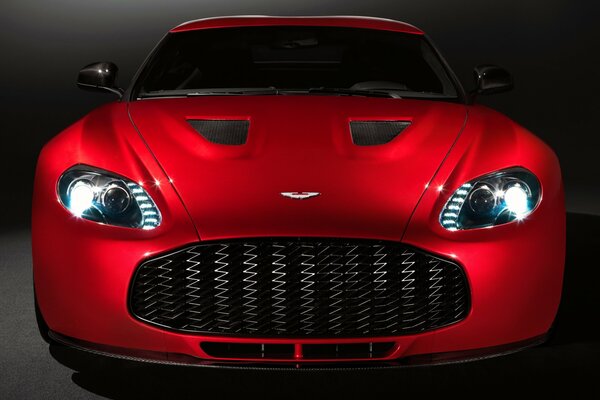 Coche rojo Aston Martin