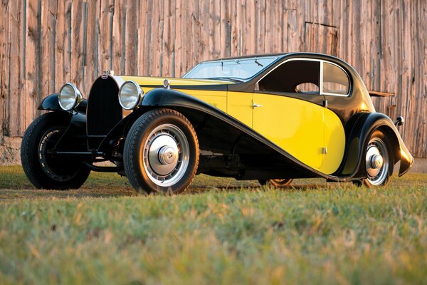 Yellow retro car Bugatti Coupe type 46 super profile 1930