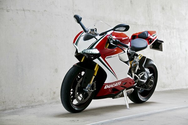 Sportowy i stylowy motocykl Ducati